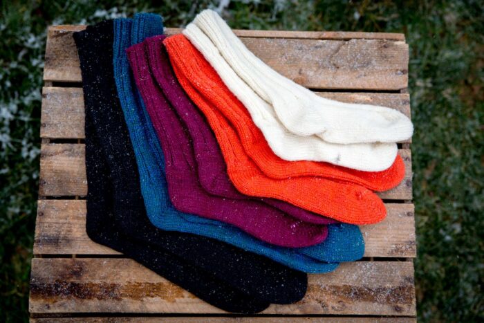 Chaussettes en laine teinte artisanalement avec des colorants écologiques