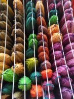 Colorants écologiques greener shades sur fils de laine et fibres animales